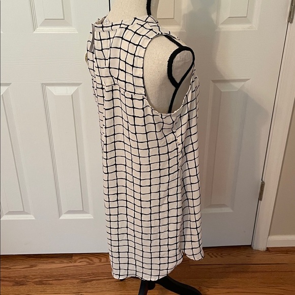 Motherhood Maternity Career Tank Black and Cream Grid Blouse Buttons M NWT - Picture 4 of 8